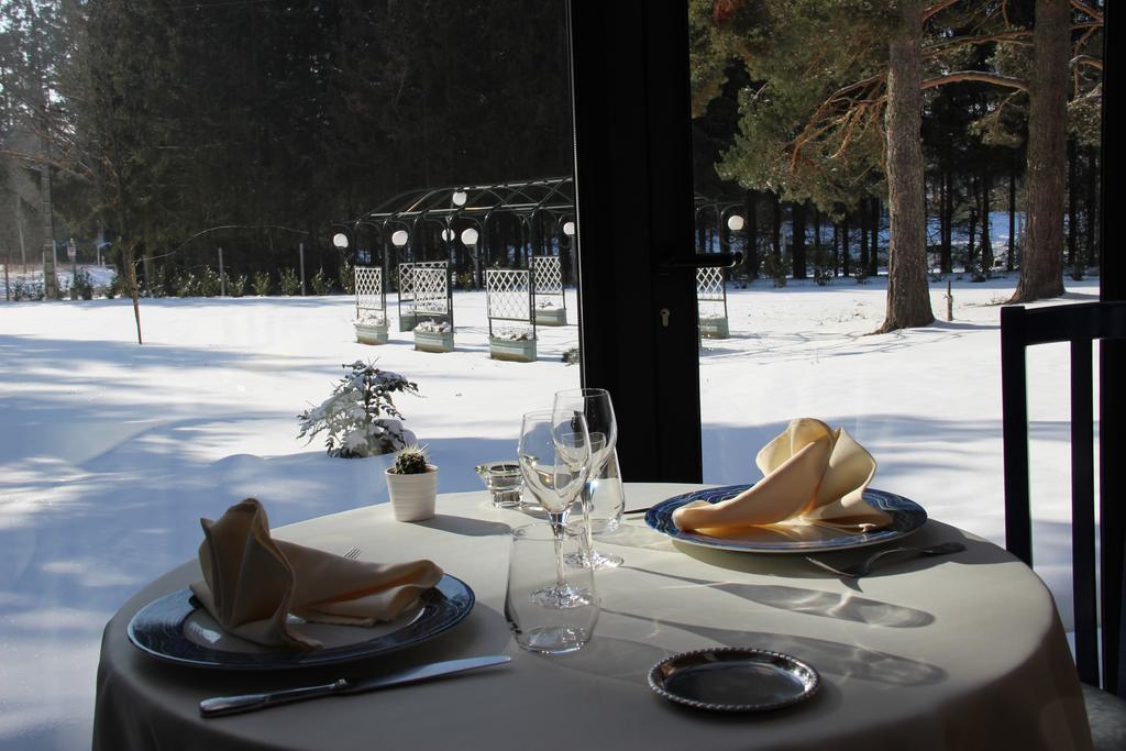 Hotel Restaurant Logis La Meridienne アングラール・ド・サン・フルール エクステリア 写真