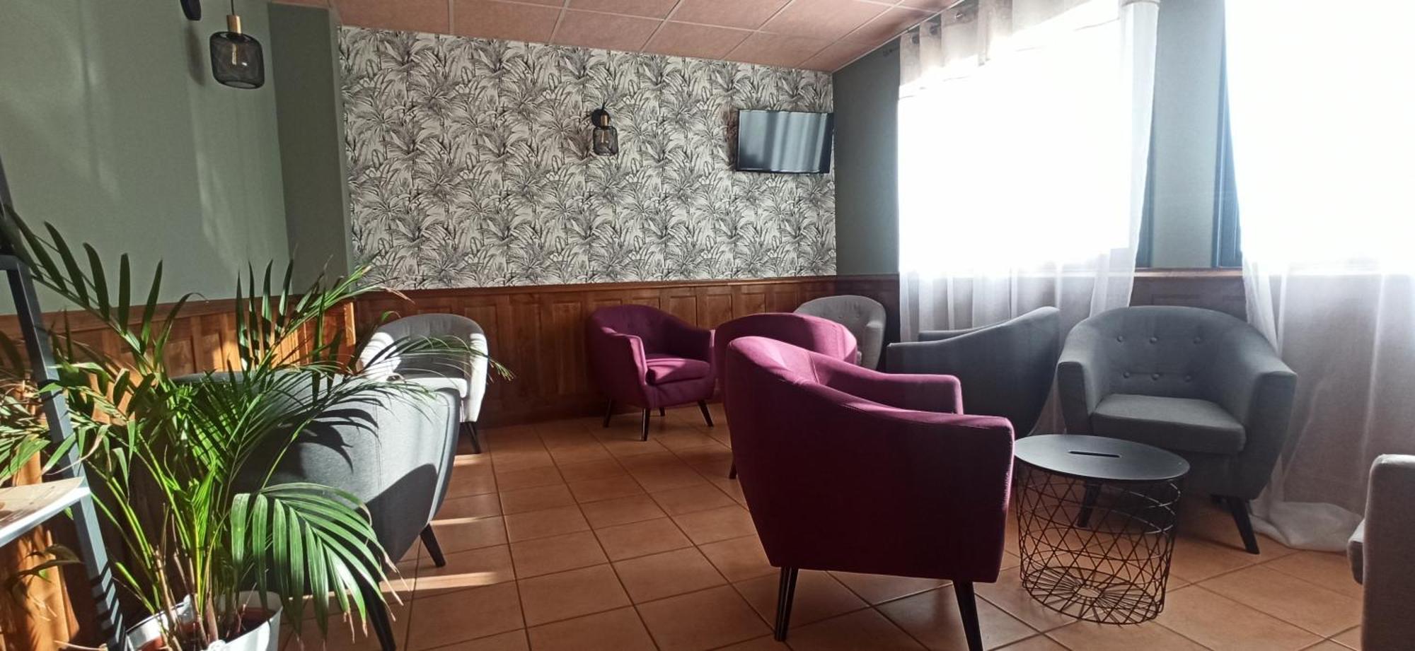 Hotel Restaurant Logis La Meridienne アングラール・ド・サン・フルール エクステリア 写真