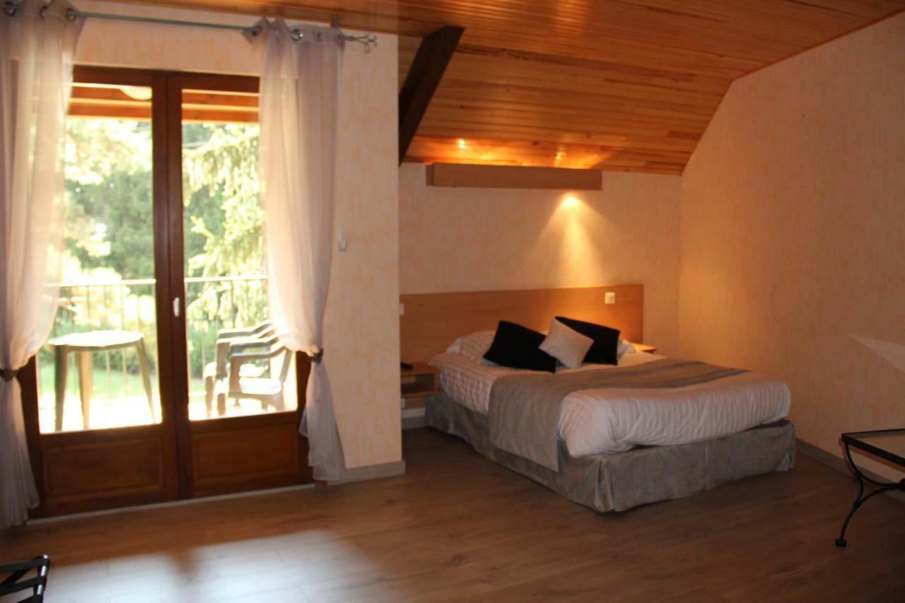 Hotel Restaurant Logis La Meridienne アングラール・ド・サン・フルール エクステリア 写真